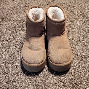 Kids UGGs like new size 3